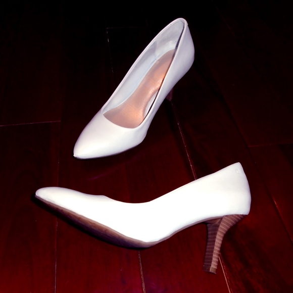 Beautiful Leather Pumps, new, size 6 - Picture 1 of 2